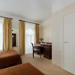 维利维汽车旅馆 *